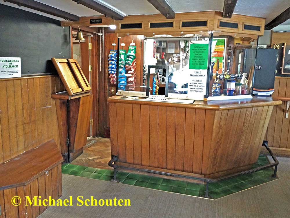 Left Hand Bar.  by Michael Schouten. Published on 19-05-2021